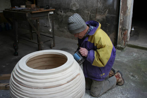 Pierre Gallais carving a wooden sphere